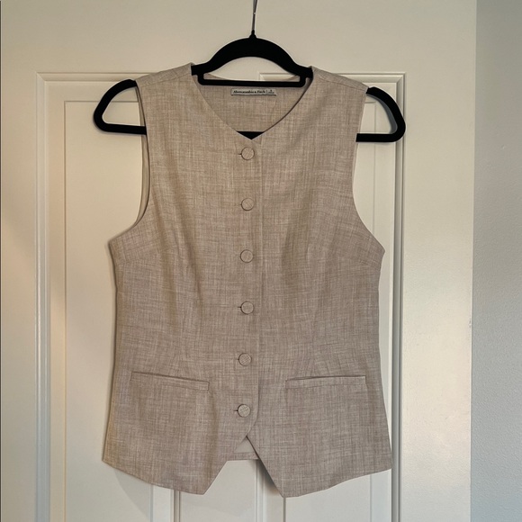 Abercrombie & Fitch Tops - Abercrombie & Fitch Beige Sleeveless Vest